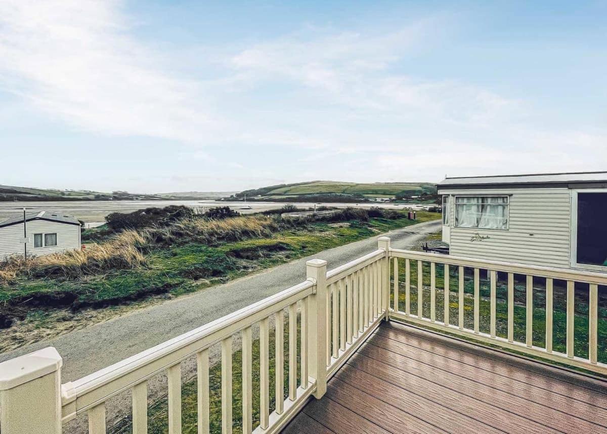 Waters Edge Leisure Park Hotel Cardigan Eksteriør billede