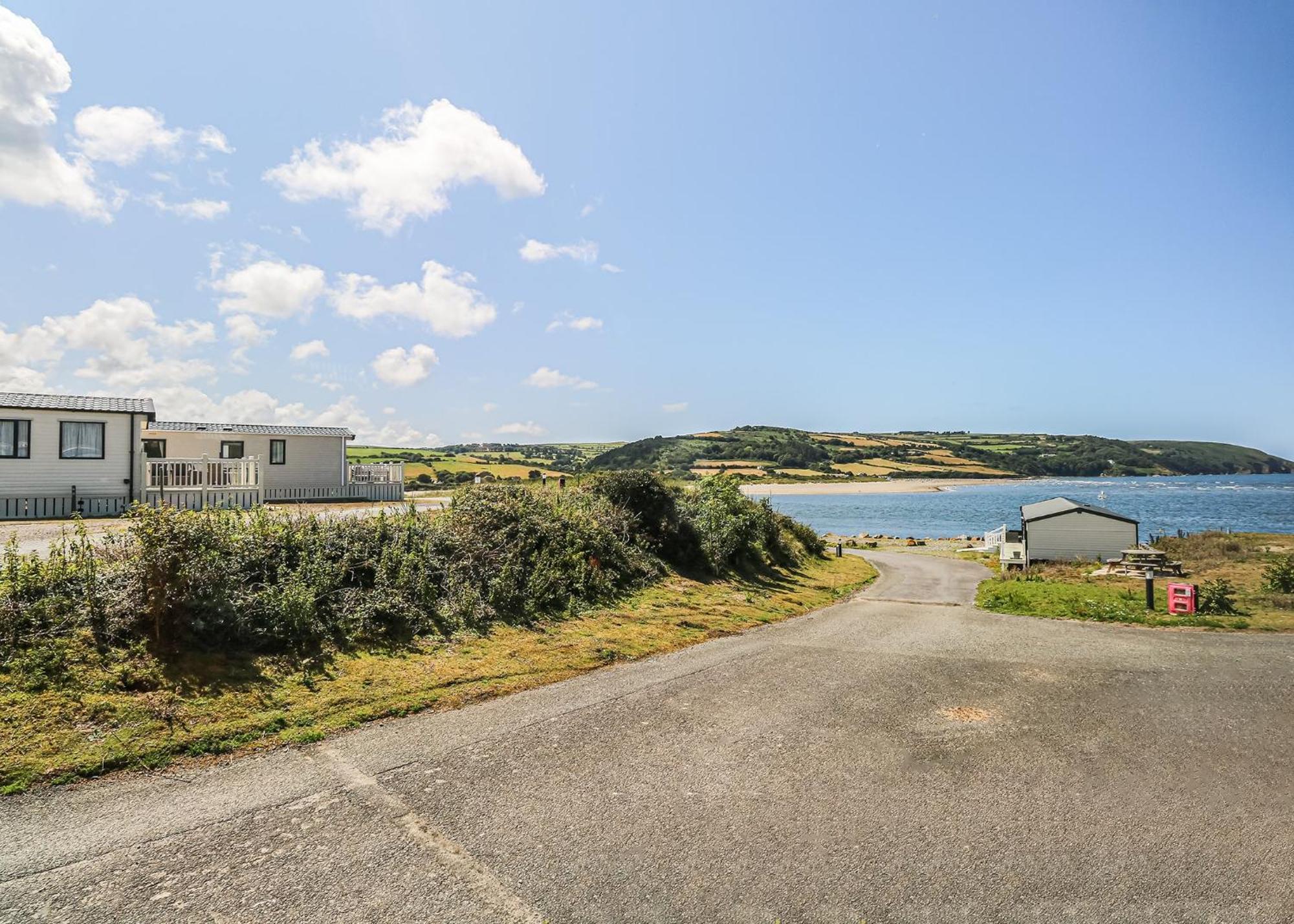Waters Edge Leisure Park Hotel Cardigan Eksteriør billede