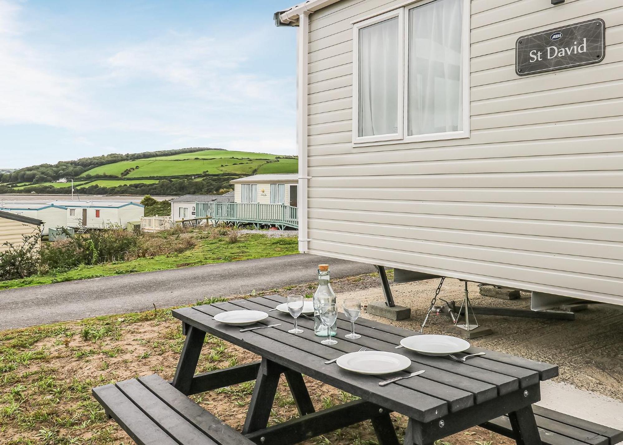 Waters Edge Leisure Park Hotel Cardigan Eksteriør billede