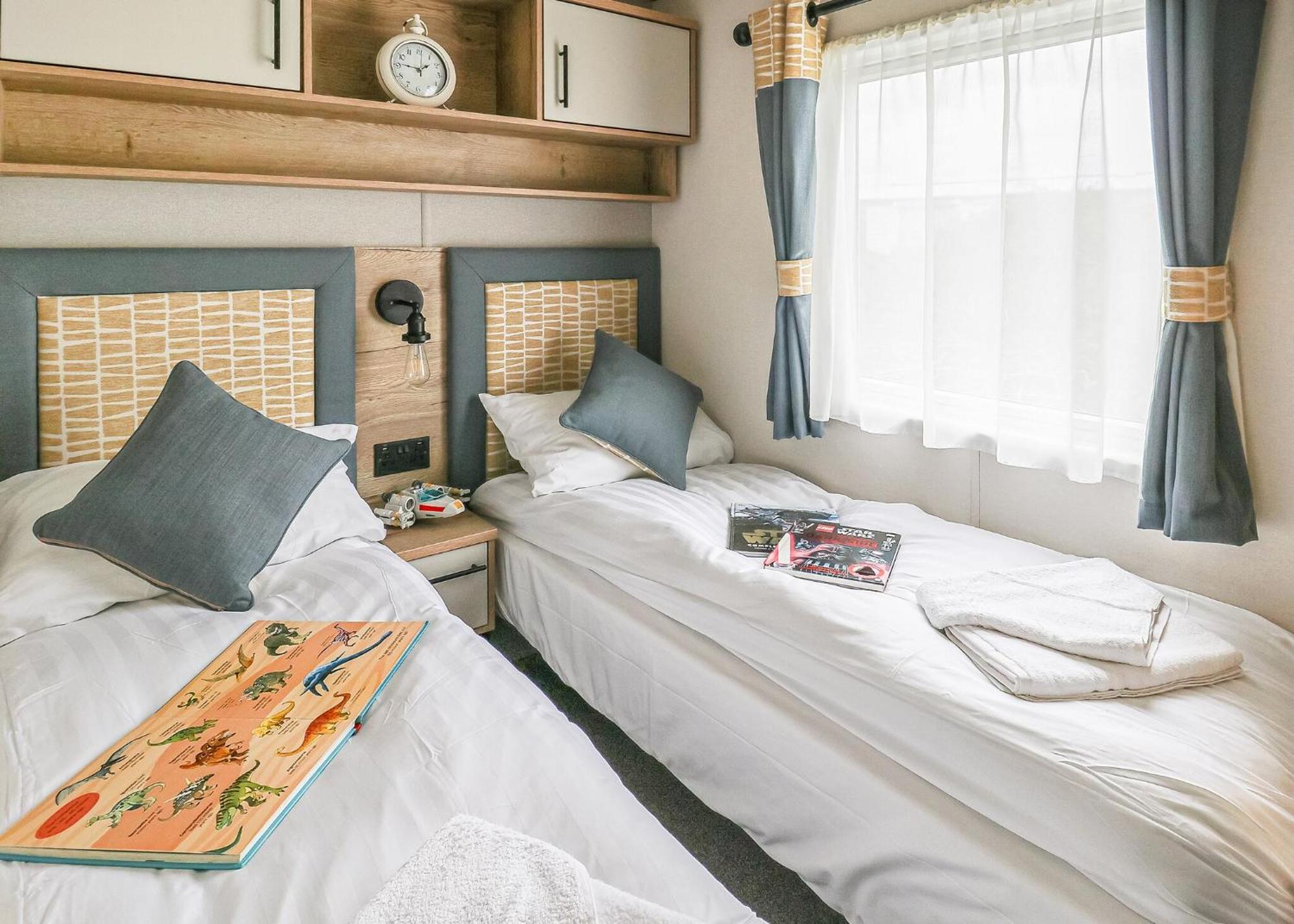 Waters Edge Leisure Park Hotel Cardigan Eksteriør billede