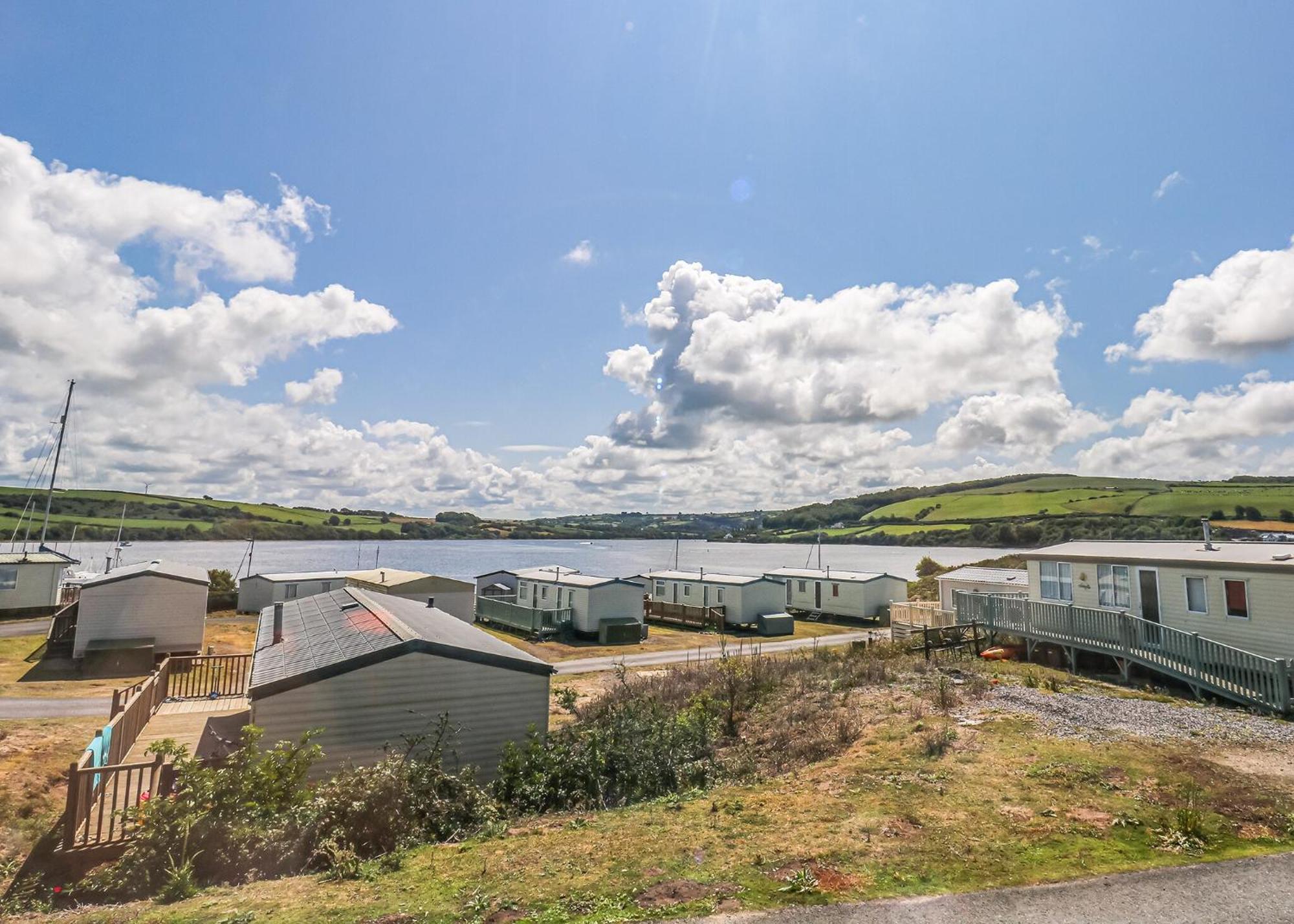 Waters Edge Leisure Park Hotel Cardigan Eksteriør billede